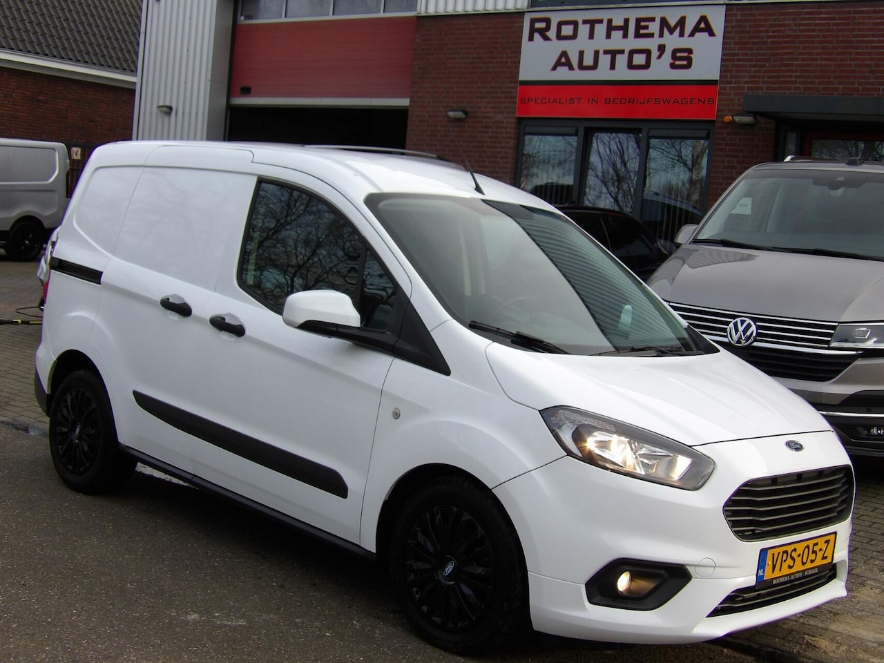 Ford Transit Courier - 1.0 BENZINE ECOBOOST 100PK 2022 CRUISE AIRCO STOEKVERWARMING ENZ TOPSTAAT 37572km!! - AutoWereld.nl