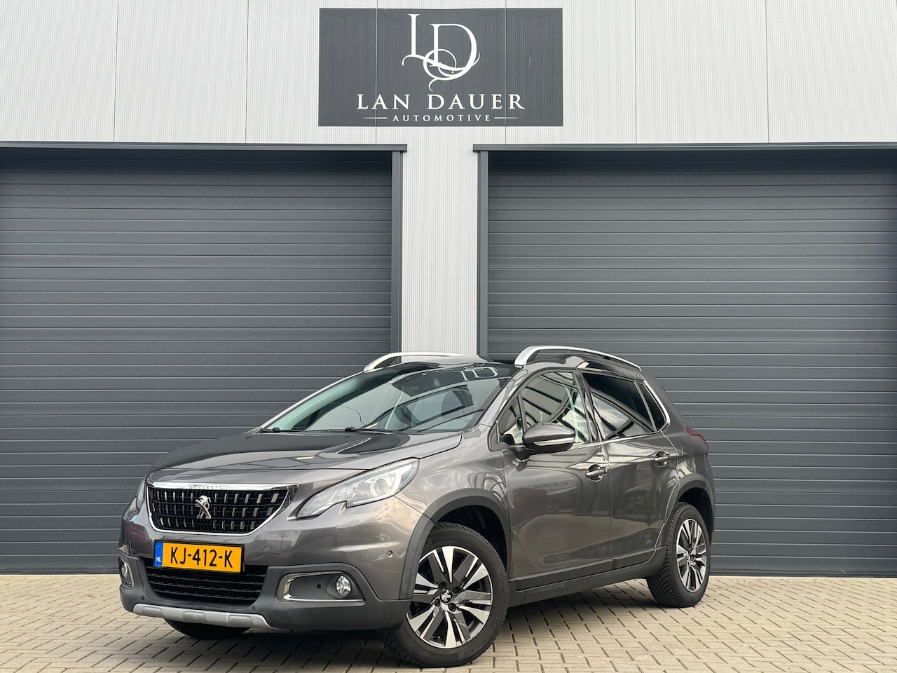 Peugeot 2008 - 1.2 PureTech Allure / Navi / Pano / Camera / Leder - AutoWereld.nl