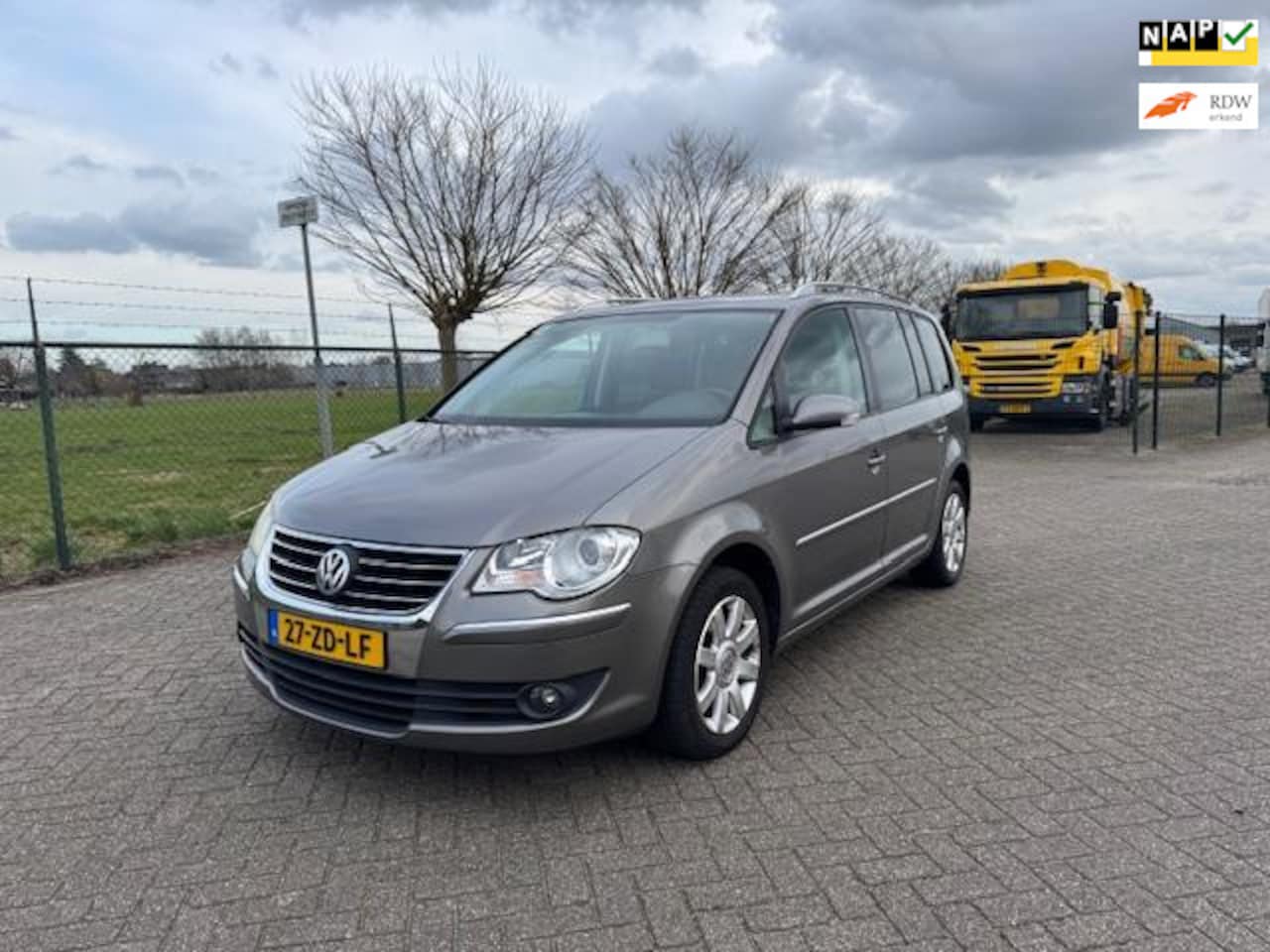 Volkswagen Touran - 2.0 TDI Highline 2.0 TDI Highline , Automaat , APK 12-07-2025 - AutoWereld.nl