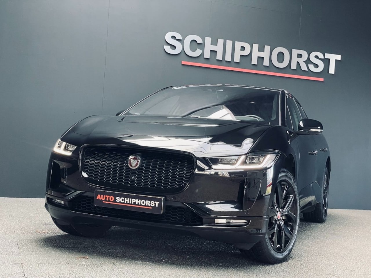 Jaguar I-PACE - EV400 SE 90kw Panorama/trekhaak/All Black/Dealer onderhouden - AutoWereld.nl