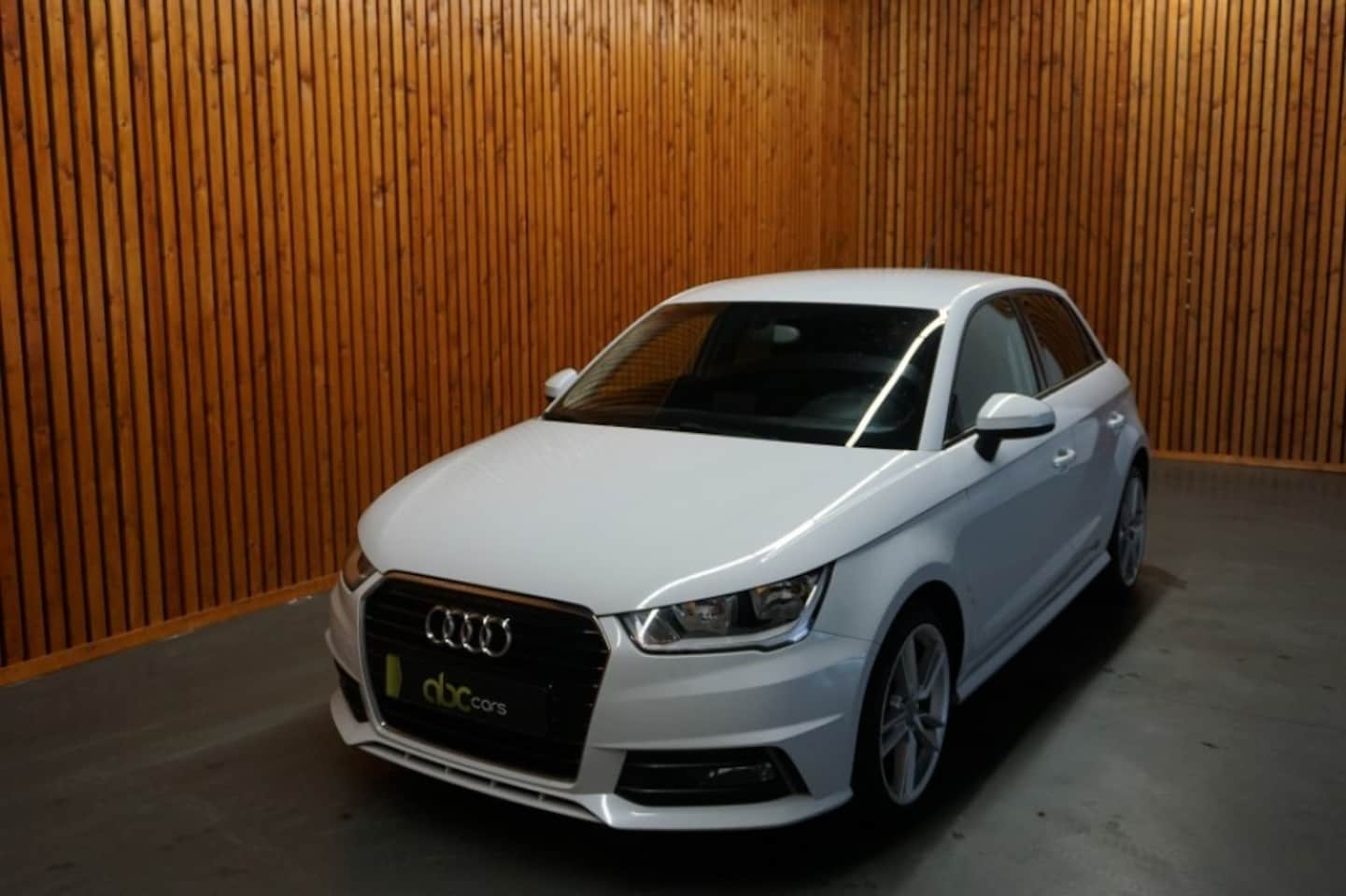 Audi A1 Sportback - SPORTBACK 1.4 TDI ADRENALINE S-LINE AUTOMAAT - AutoWereld.nl