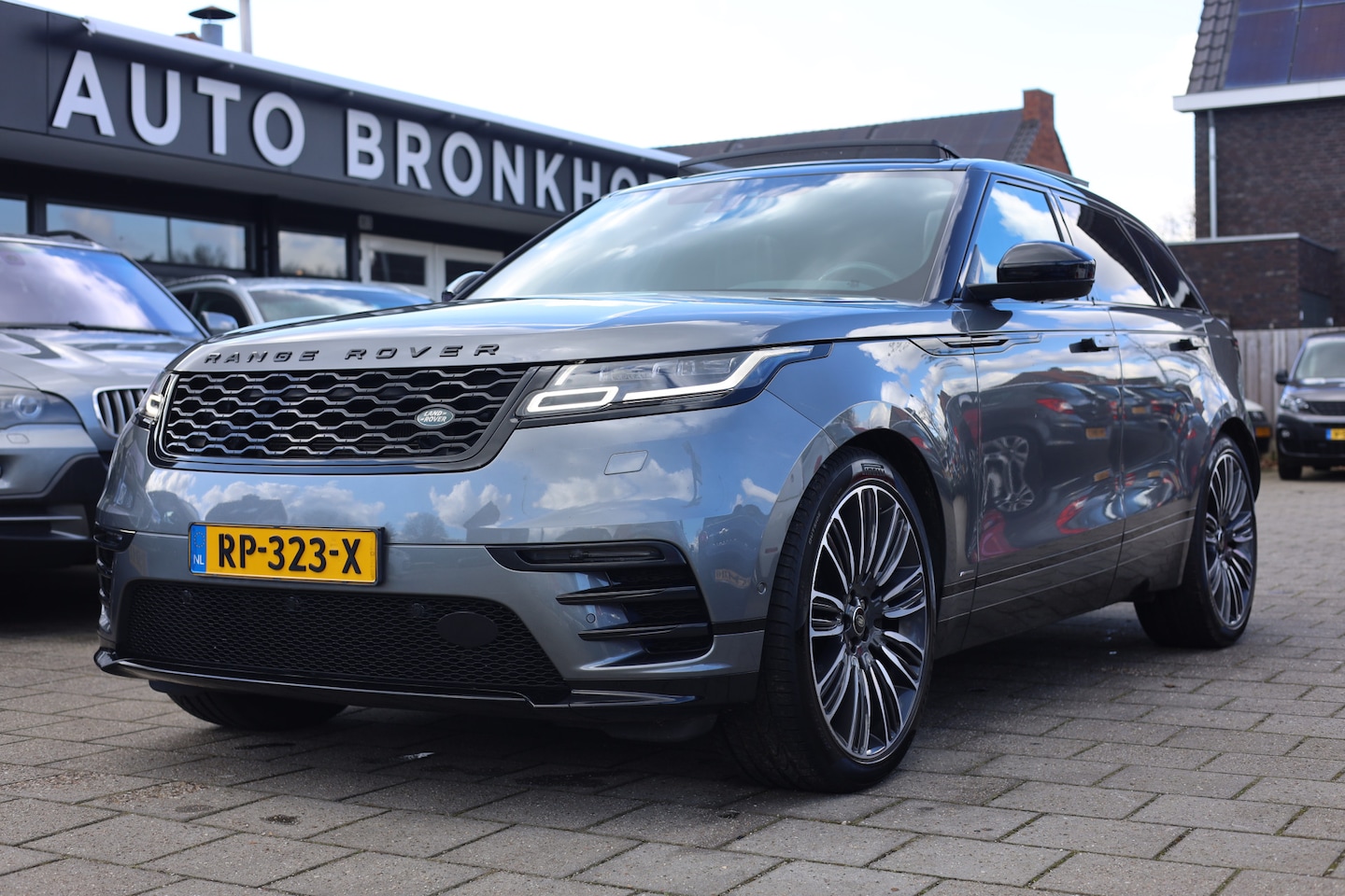 Land Rover Range Rover Velar - 3.0 V6 AWD R-Dynamic HSE 3.0 V6 AWD R-DYNAMIC HSE | NL AUTO - AutoWereld.nl