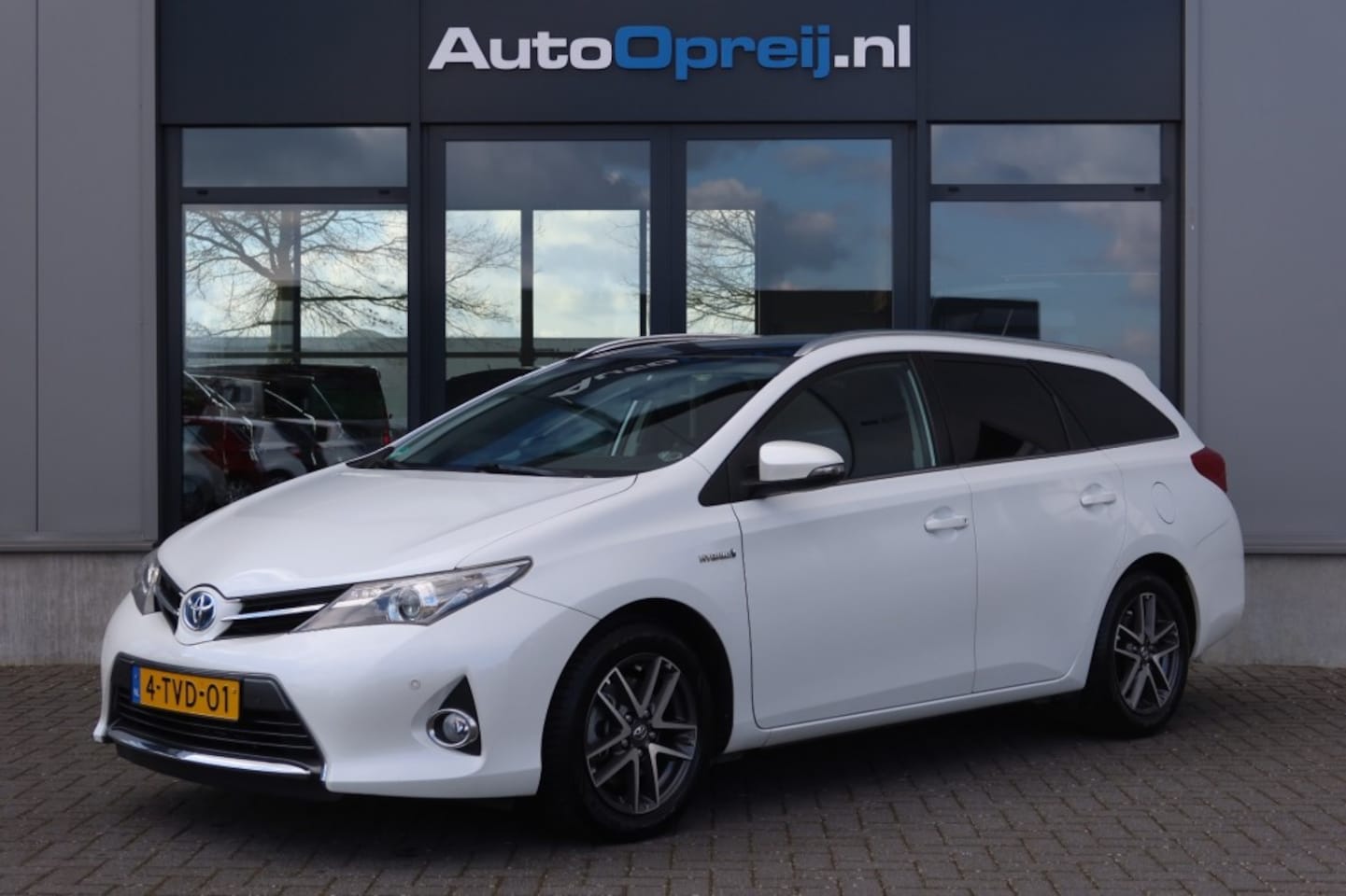 Toyota Auris - 1.8 Hybrid Lease Clima, Panoramadak, NAVI, Camera, Trekhaak, Dea - AutoWereld.nl