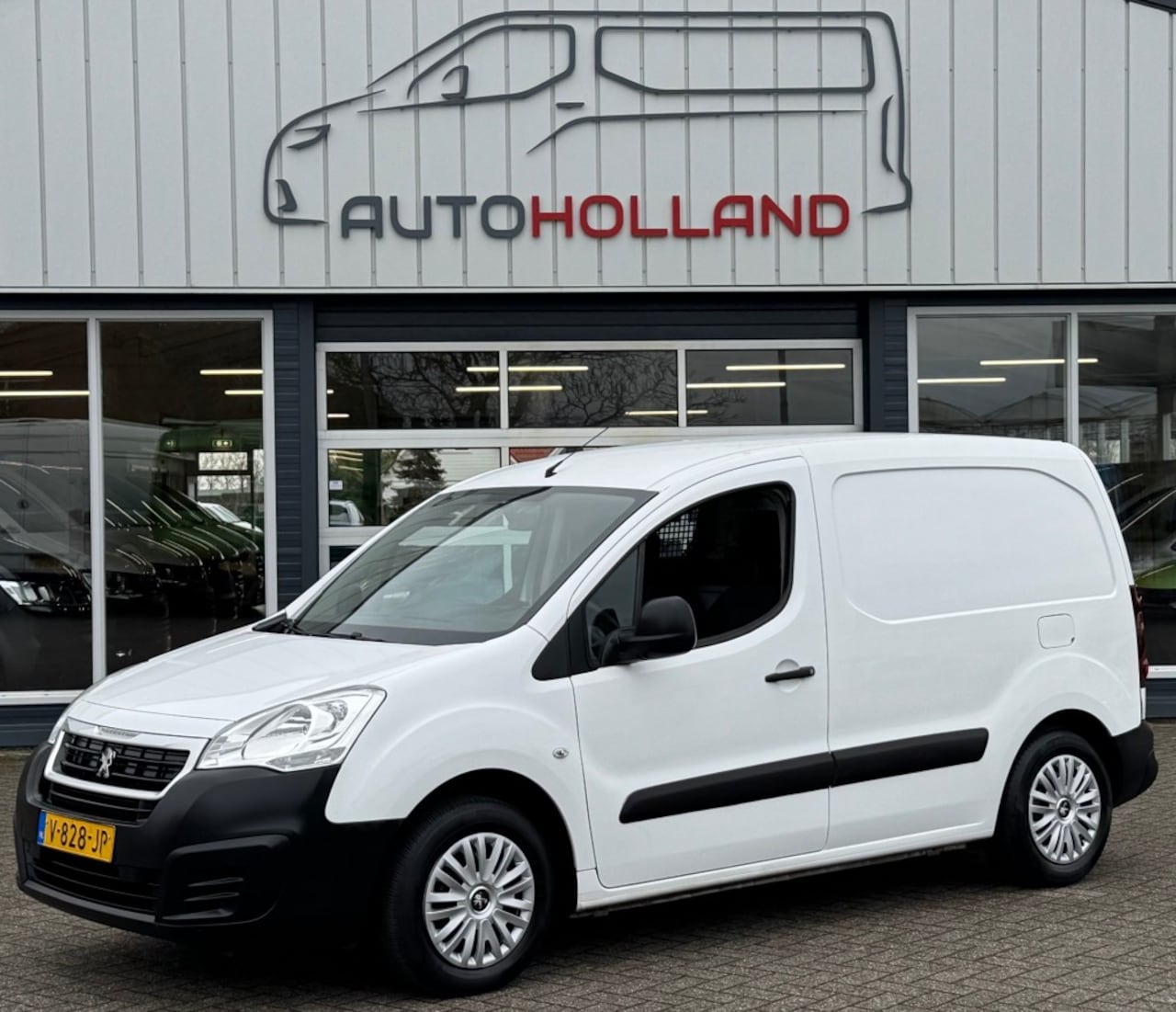 Peugeot Partner - 1.6 HDI 73KW 99PK EURO 6 AIRCO/ CRUISE CONTROL/ TREKHAAK/ 100% D - AutoWereld.nl