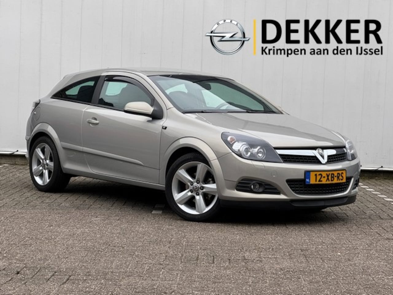 Opel Astra GTC - 1.6 Temptation Automaat in Nieuwstaat! Bijzondere auto! - AutoWereld.nl