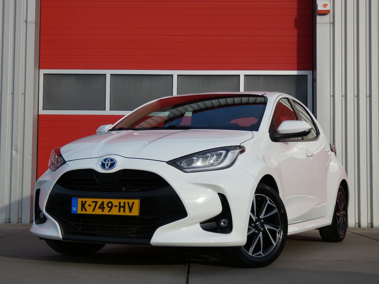 Toyota Yaris - 1.5 Hybrid Dynamic/ afneembare trekhaak/ zeer mooi! - AutoWereld.nl