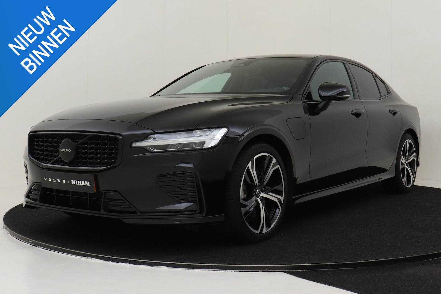 Volvo S60 - RECHARGE T6 AWD PLUS -PANO.DAK|HARMAN/KARDON|STYLING|ADAP.LED|19"|BLACK.BADGE - AutoWereld.nl