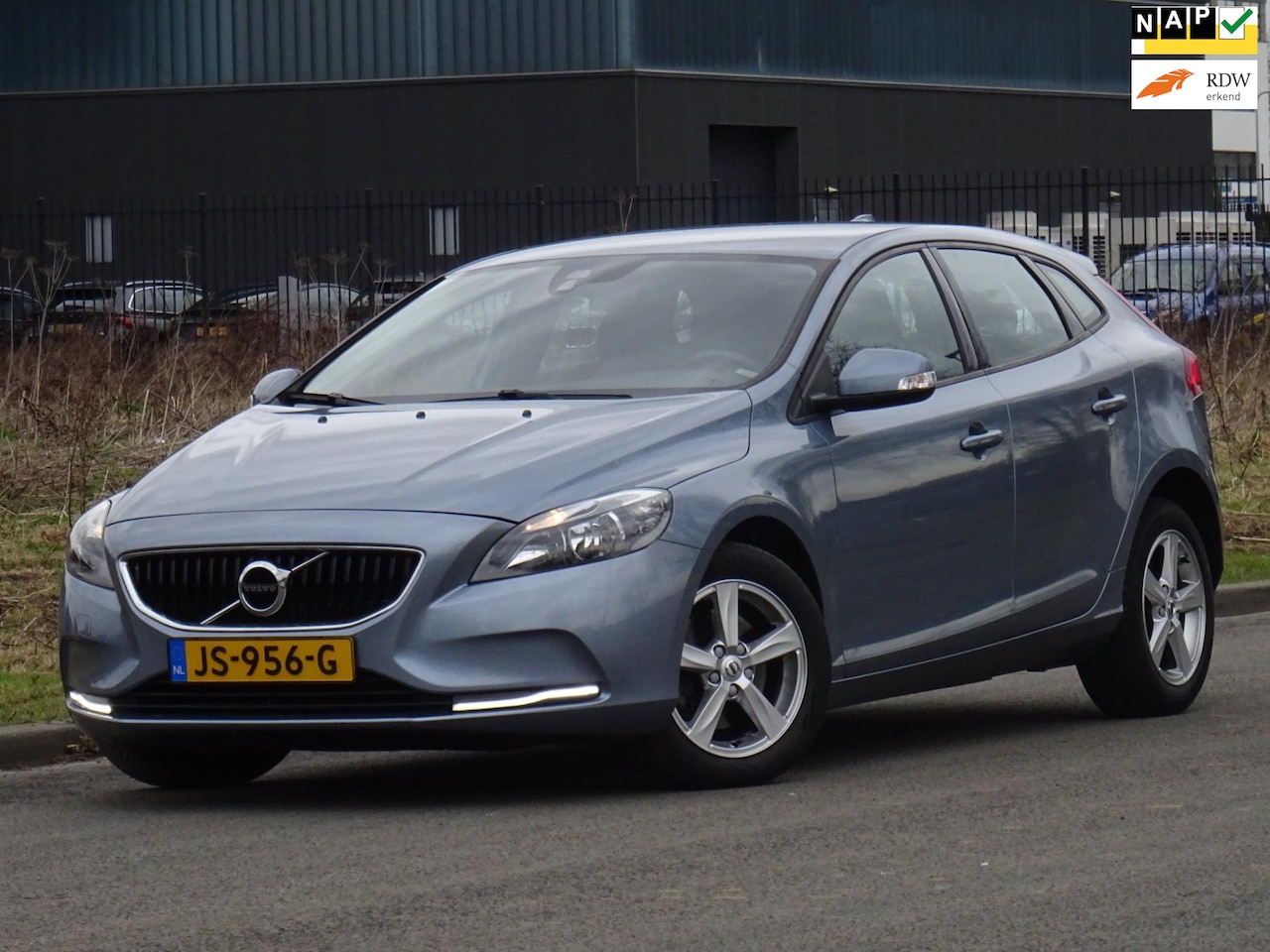 Volvo V40 - 2.0 T2 Nordic+ NL-AUTO 74DKM/NAP/NAVI/PDC/LED/APK - AutoWereld.nl