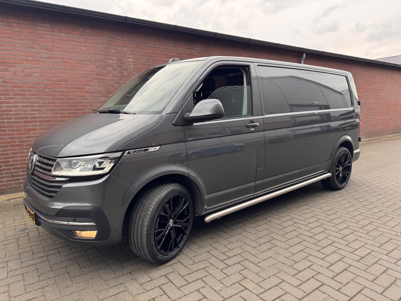 Volkswagen Transporter - 2.0 TDI L2H1 28 Bulli 150PK DSG 75 EDITION - AutoWereld.nl