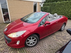 Peugeot 308 CC - 1.6 THP Féline Extra banden set met originele velgen, afneembare trekhaak, lederen bekledig.