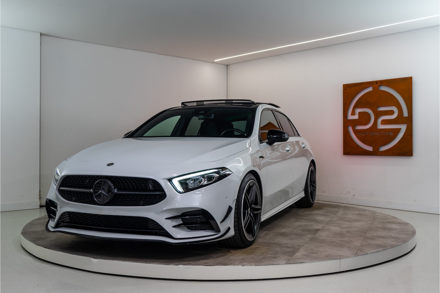 Mercedes-Benz A-klasse - A 180 AMG 136PK | A45S Pakket | Sterrenhemel | Pano | Sfeer | - AutoWereld.nl