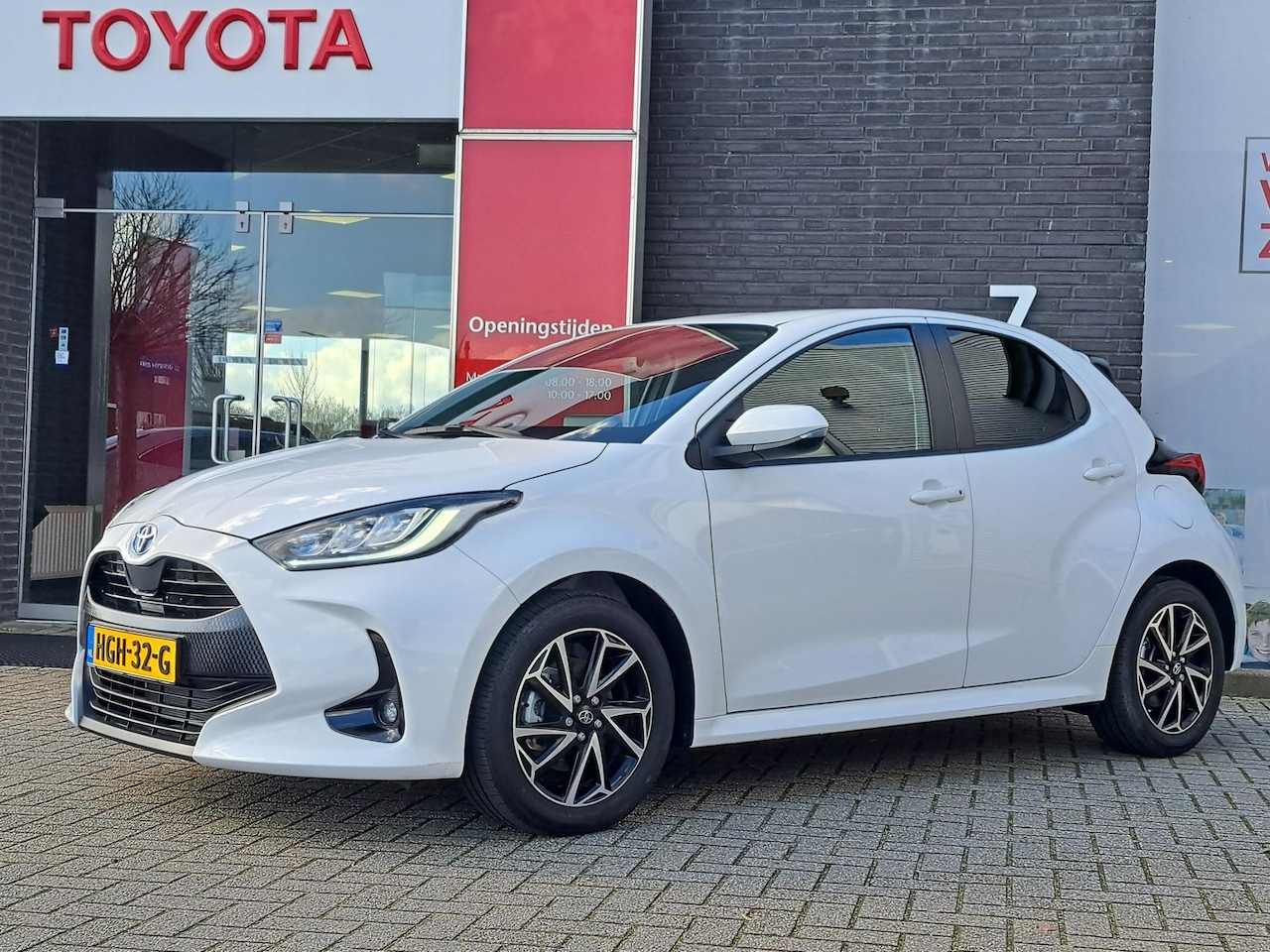 Toyota Yaris - 1.5 Hybrid Dynamic CLIMATE CONTROL CRUISE CONTROL CAMERA - AutoWereld.nl