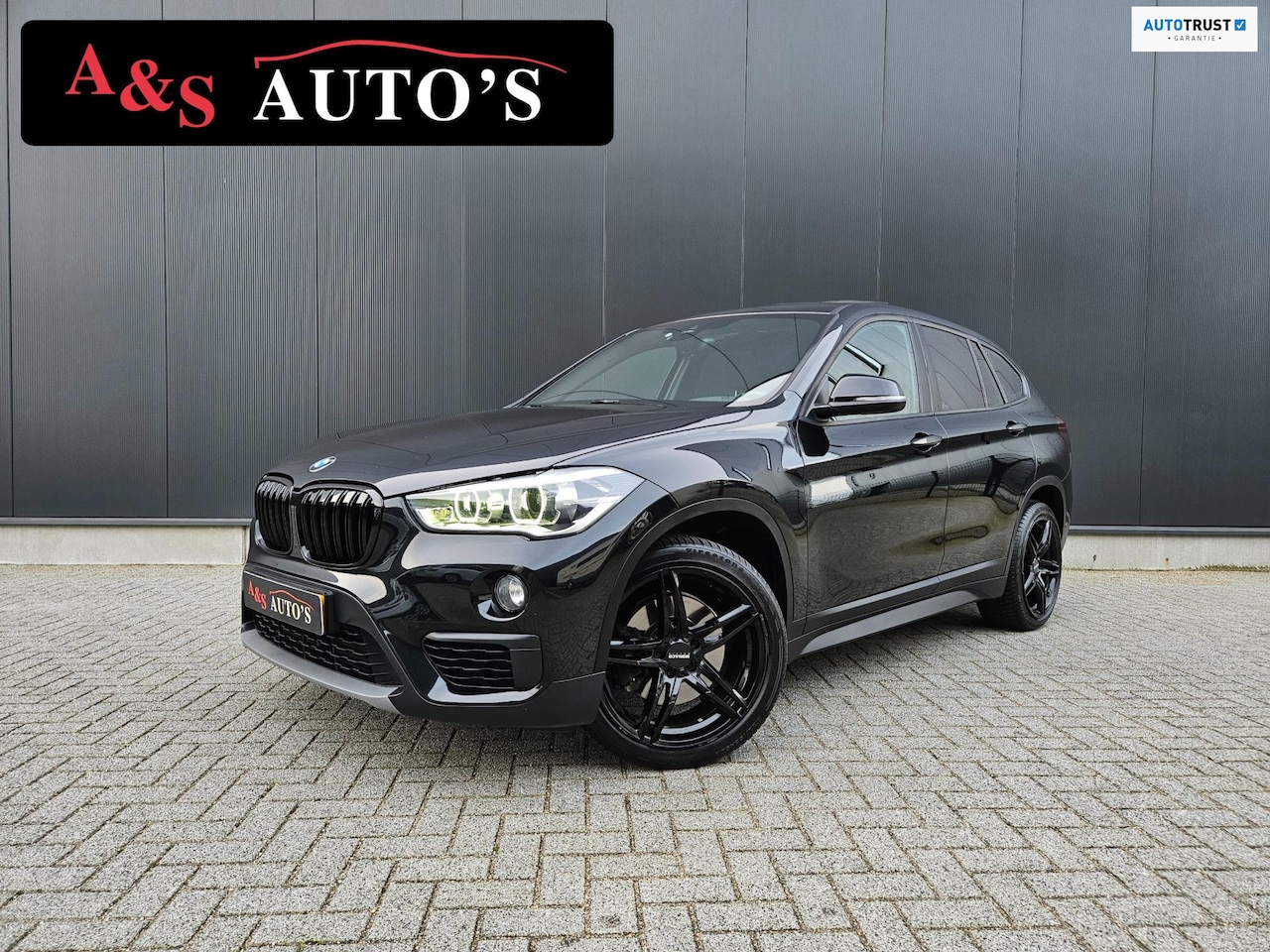 BMW X1 - XDrive20i Panoramadak Head up Automaat Navigatie Parkeersensoren - AutoWereld.nl