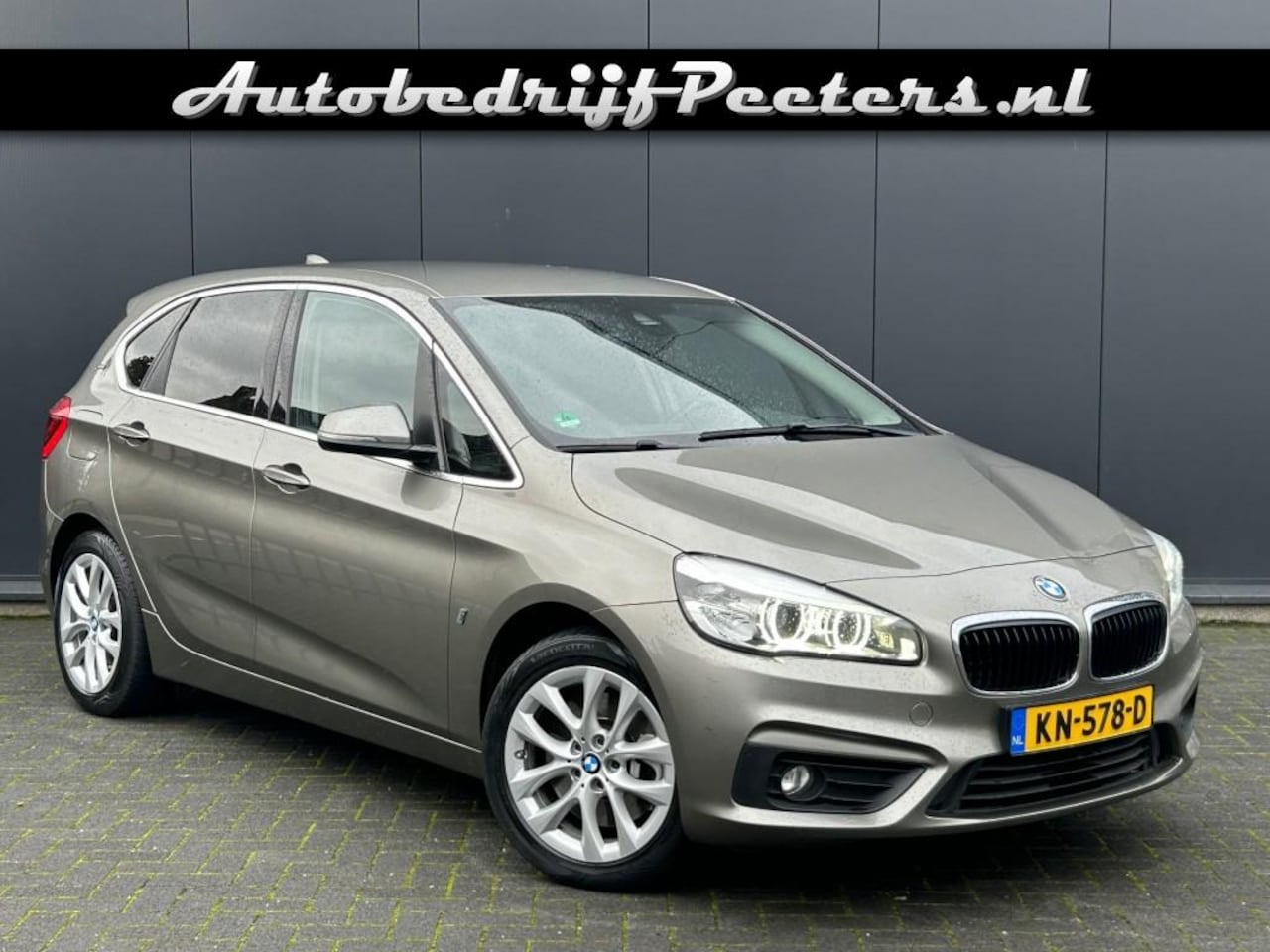 BMW 2-serie Active Tourer - 225 xe Leder Navi LED Cruise E.klep PDC NL-auto - AutoWereld.nl