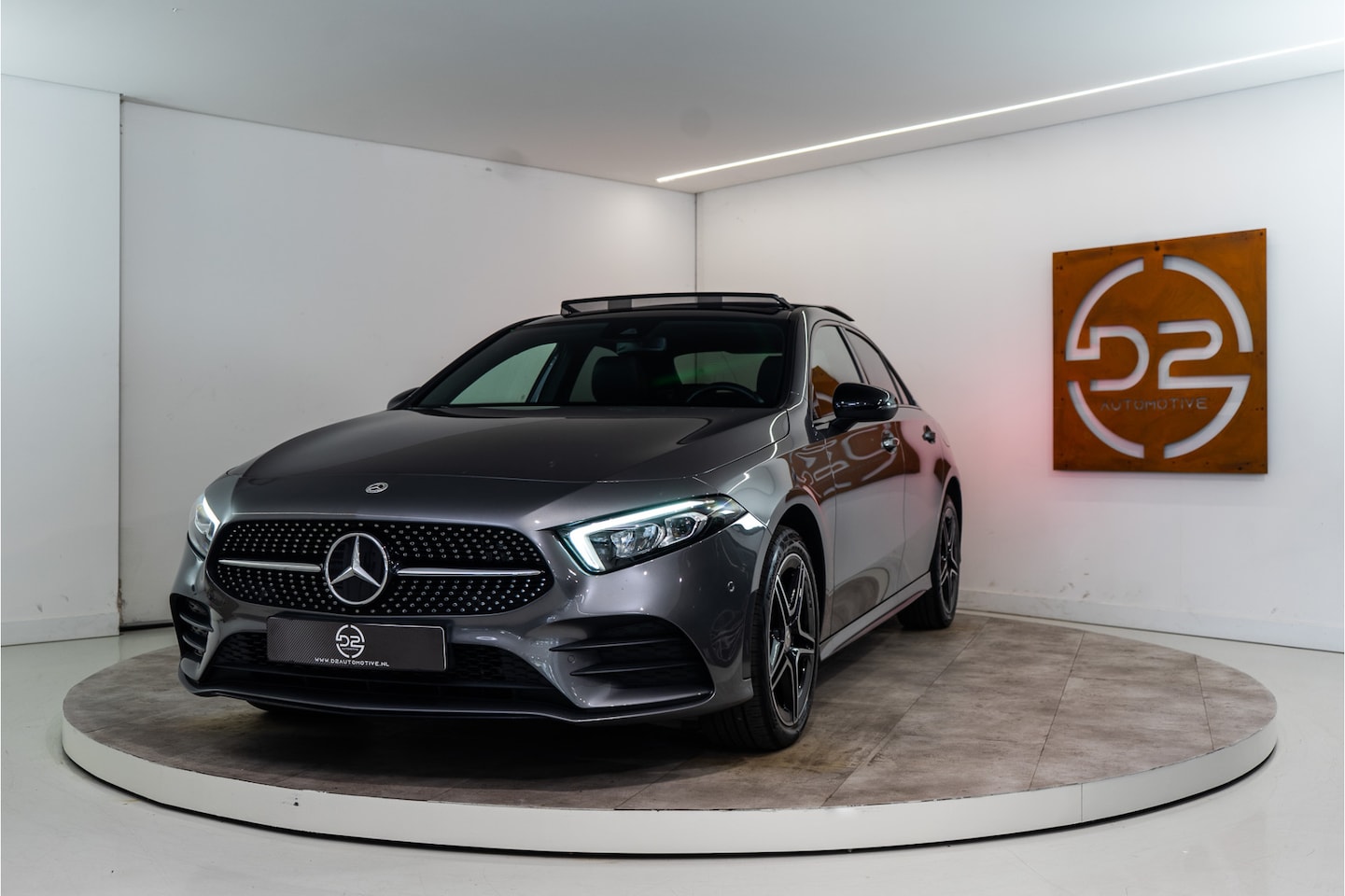 Mercedes-Benz A-klasse - 250 e AMG 263PK Plug-In Limousine | Pano | Sfeer | LED | Carplay | 12 MND Garantie - AutoWereld.nl