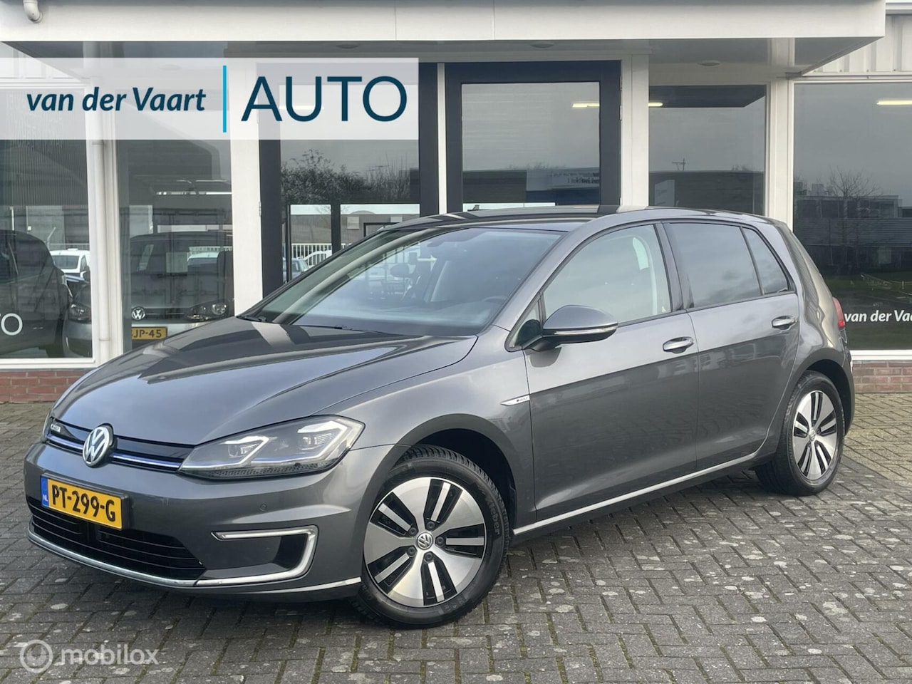 Volkswagen e-Golf - 136PK / Navigatie / Parkeerhulp / Carplay / Adaptive cruise control - AutoWereld.nl