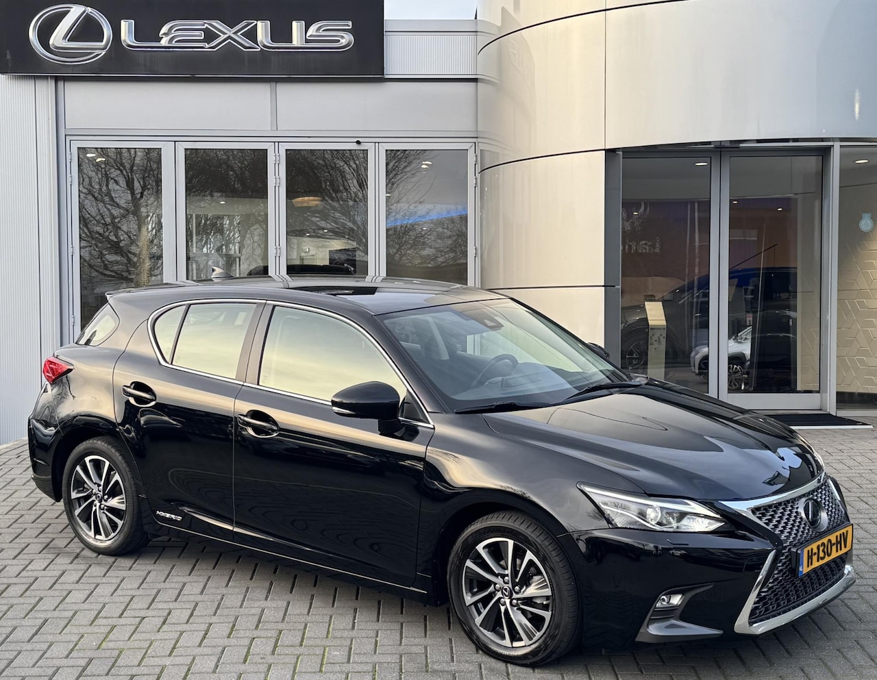 Lexus CT 200h - Business Line Pro NL-AUTO AD-CRUISE KEYLESS GROOT-NAVI CAMERA LM-VELGEN - AutoWereld.nl