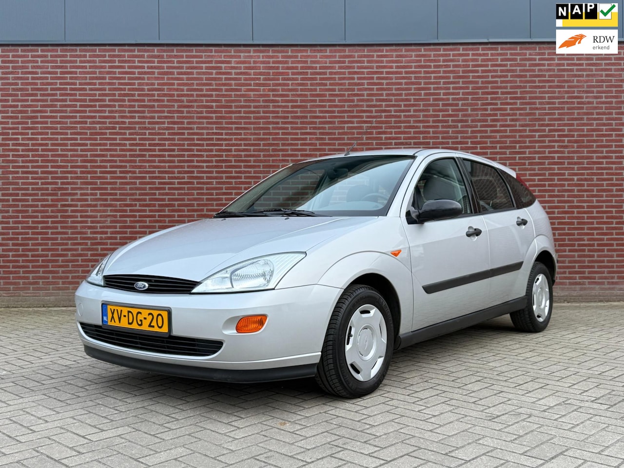 Ford Focus - 1.6-16V Ghia / Nap / mooie km stand / Airco / Trekhaak - AutoWereld.nl