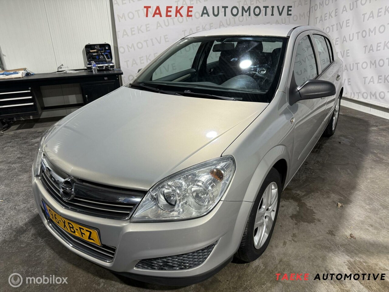 Opel Astra - 1.8 Business AUT/Clima/Cruise - AutoWereld.nl