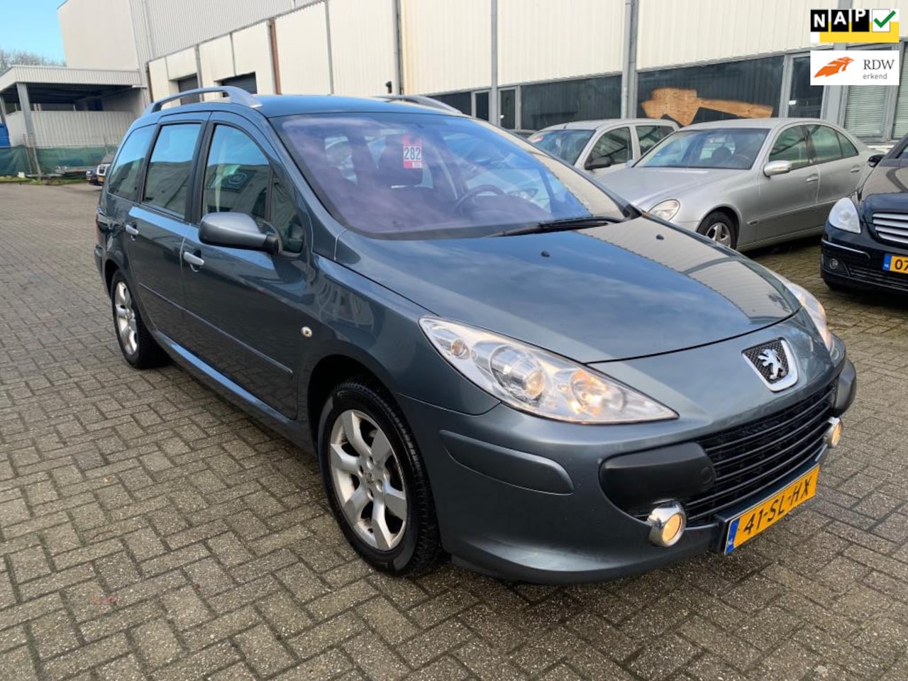 Peugeot 307 SW - 2.0-16V Pack 7 PERS Climatronic Cruise control Panoramadak Elektr pakket PDC Lm velgen Rij - AutoWereld.nl