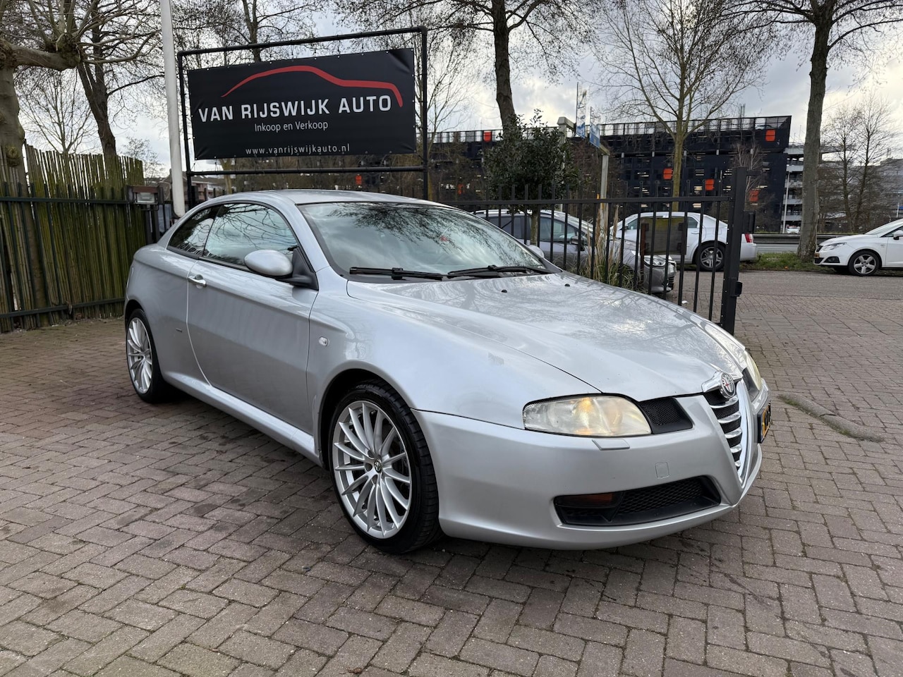 Alfa Romeo GT - 1.9 JTD Imola GT Xenon Leder Nav PDC Bose - AutoWereld.nl