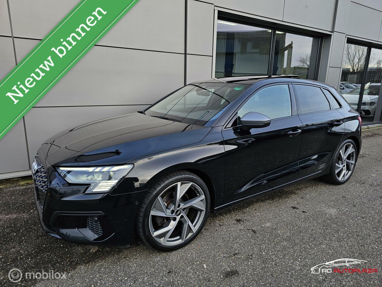 Audi A3 Sportback - 35 TFSI S-line Panorama/Keyless/Sfeer/19" - AutoWereld.nl