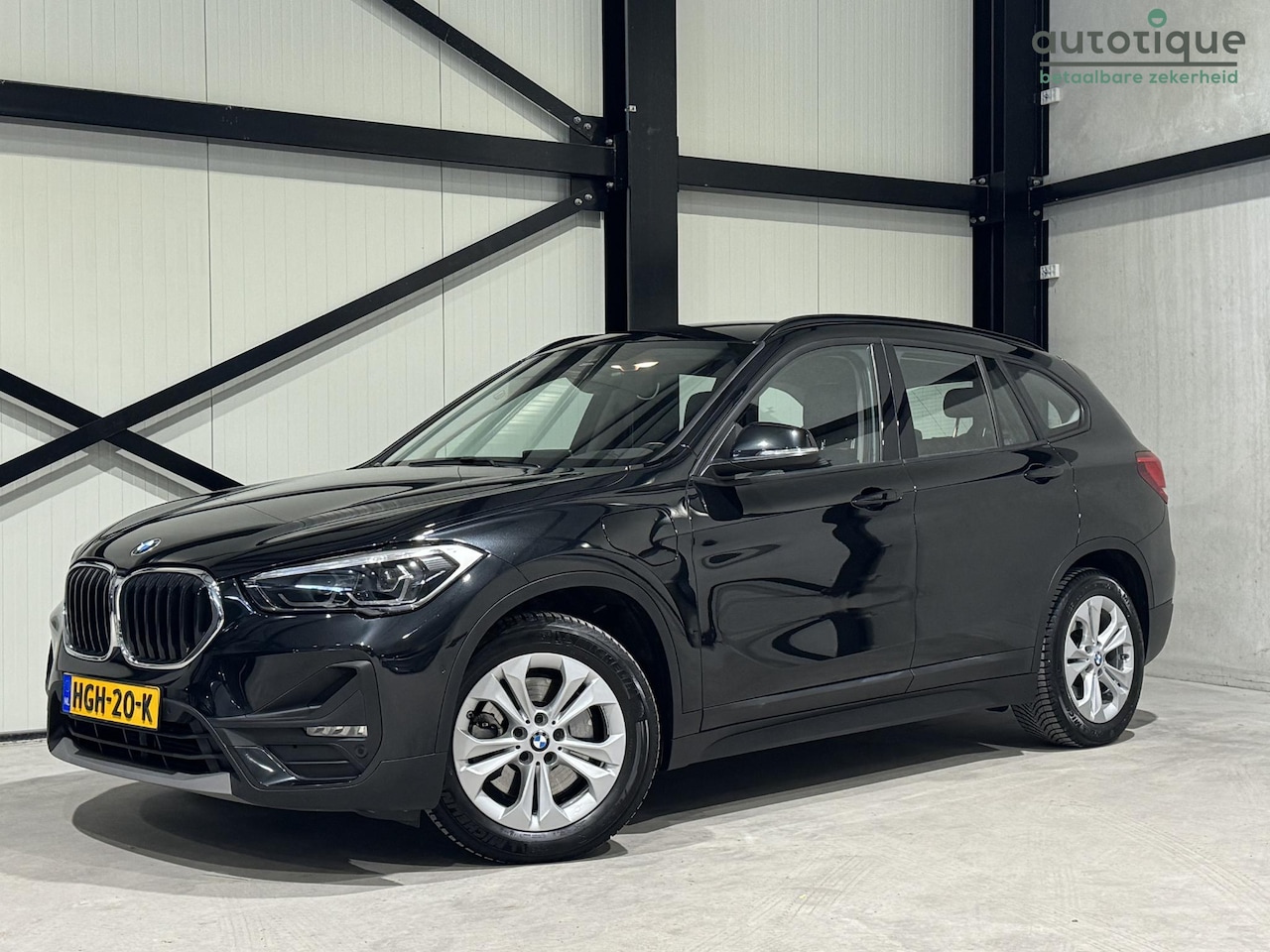 BMW X1 - xDrive25e Business Aut. | navi | leder | led | head-up display | - AutoWereld.nl