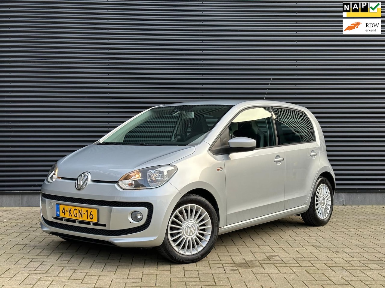 Volkswagen Up! - 1.0 high up! BlueMotion |RIJKLAAR|NWE APK|AIRCO|LMV|NAVI|GARANTY - AutoWereld.nl