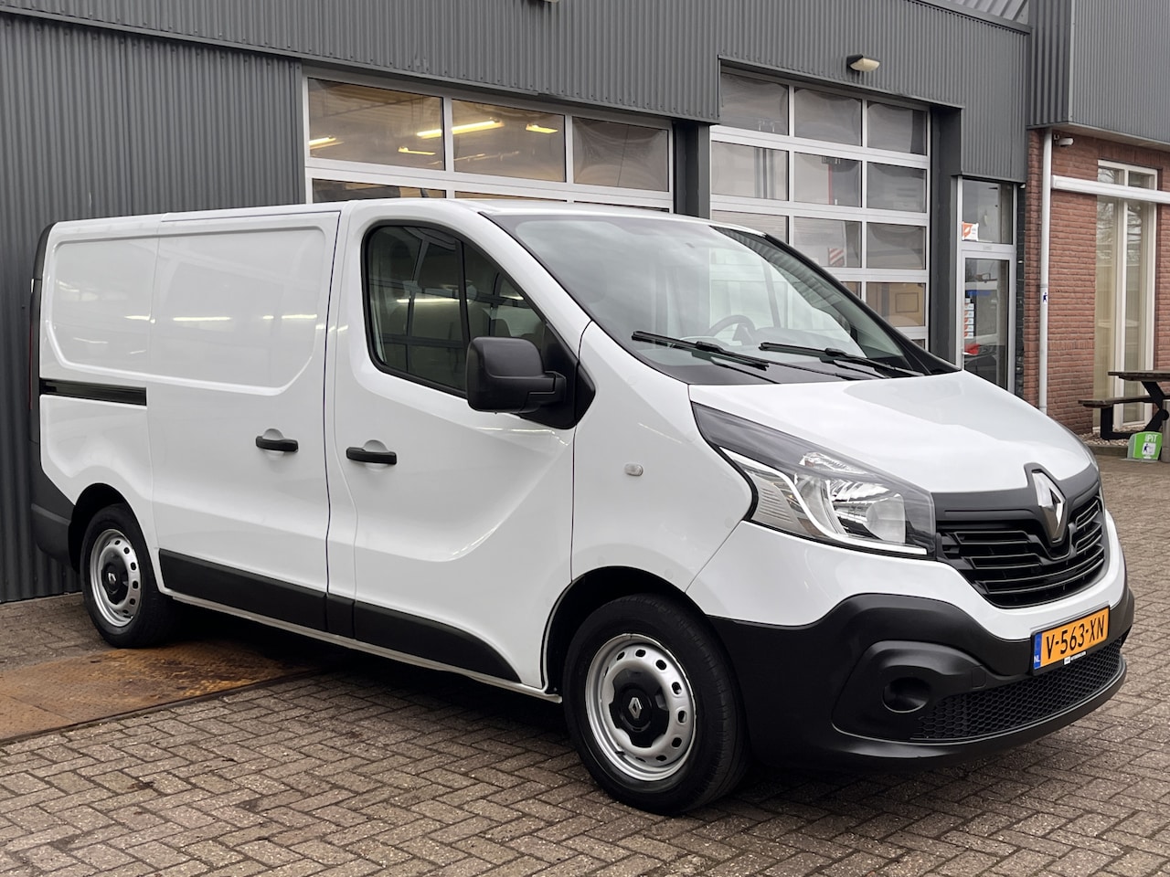 Renault Trafic - 1.6 dCi T29 L1H1 Airco Cruise control Ladekasten Kastinrichting Trekhaak 2000kg trekgewich - AutoWereld.nl