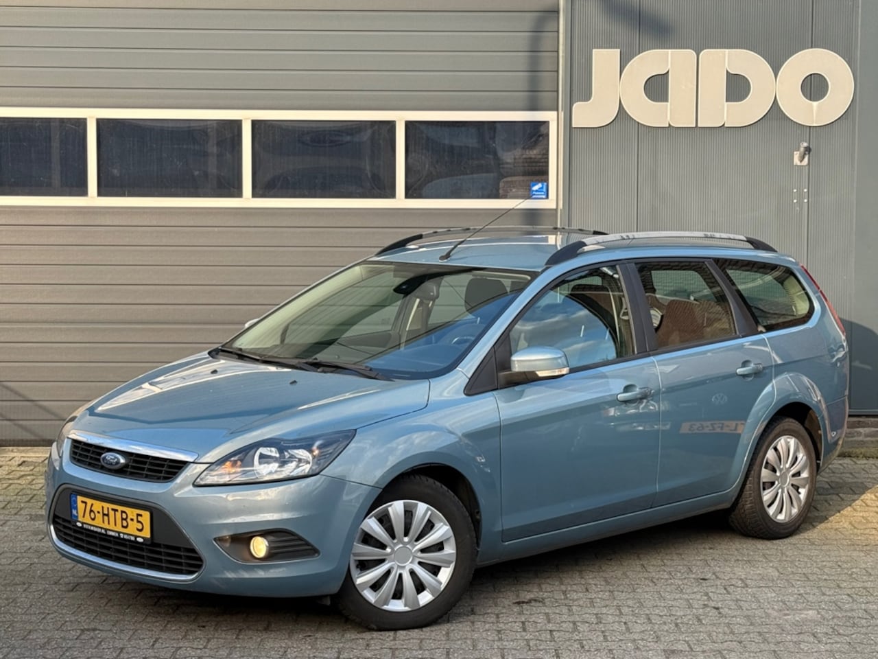 Ford Focus Wagon - 1.6 Titanium export - AutoWereld.nl