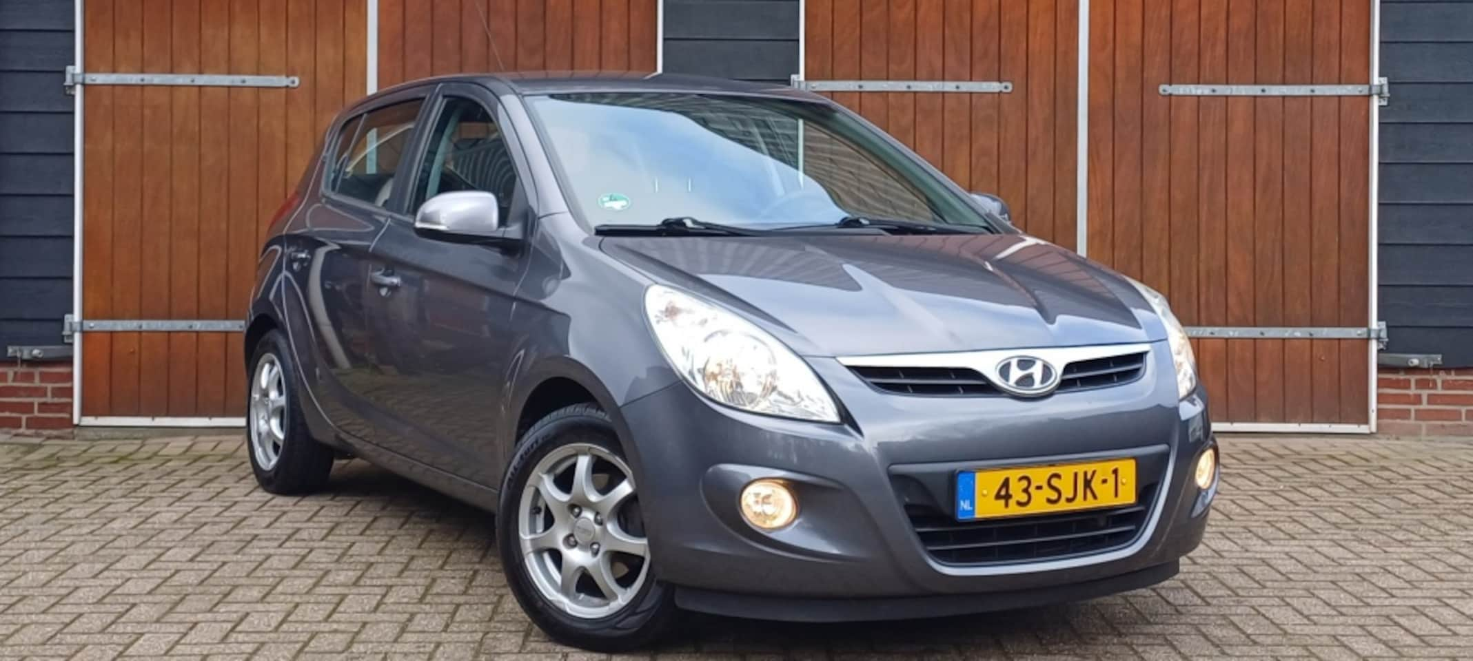 Hyundai i20 - 1.2i i-Motion 1.2i i-Motion, Airco, Trekhaak, NAP, Lichtmetalen wielen - AutoWereld.nl