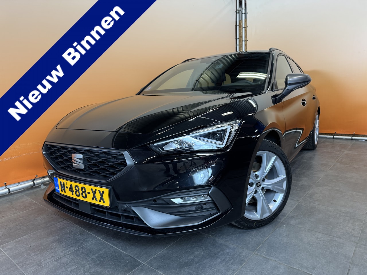 Seat Leon Sportstourer - 1.5 TSI Style Business Intense TREKHAAK MET HISTORIE - AutoWereld.nl