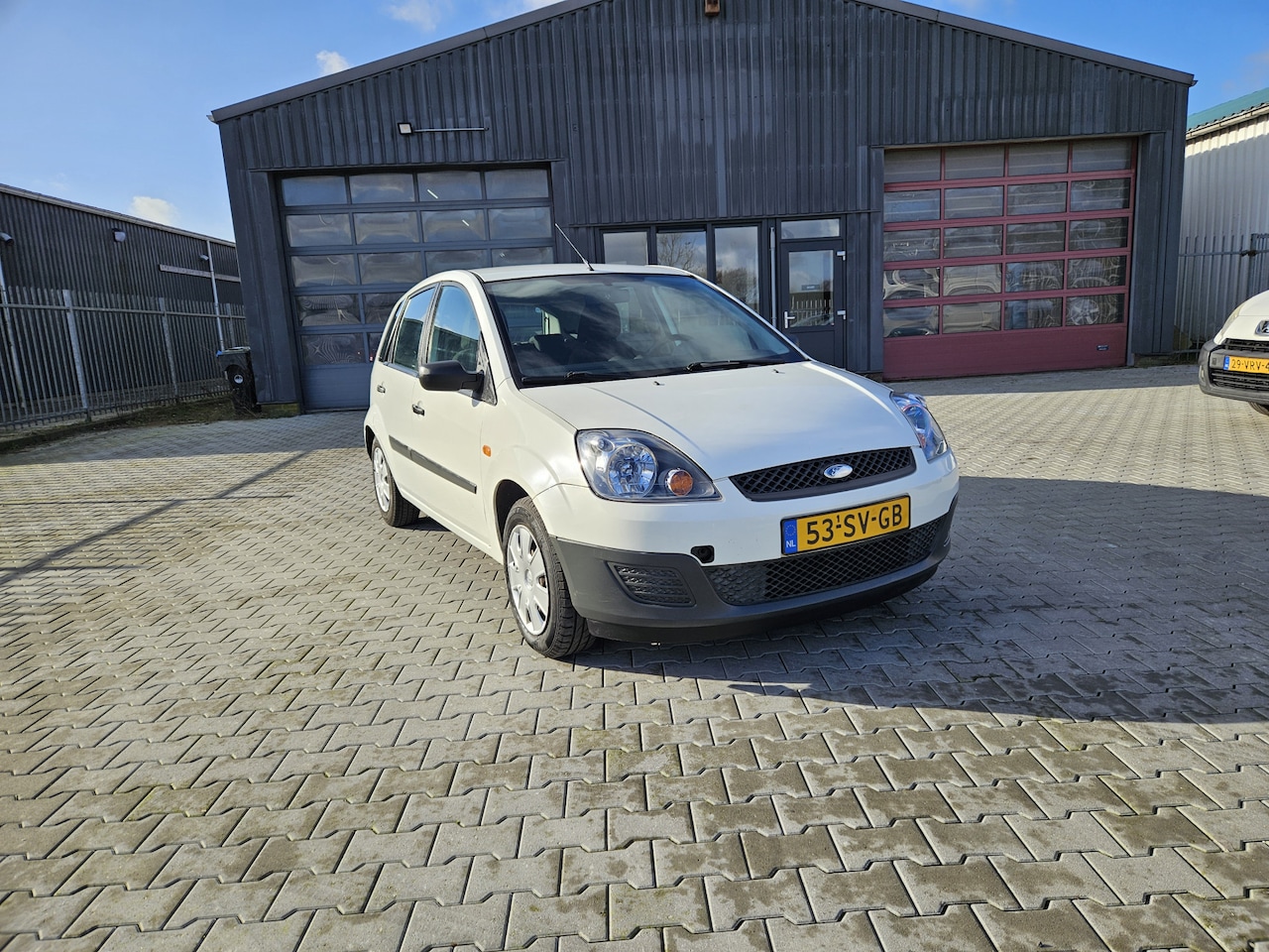 Ford Fiesta - 1.4-16V Ambiente Goed rijdende en nette auto,Apk 23-03-2026. - AutoWereld.nl