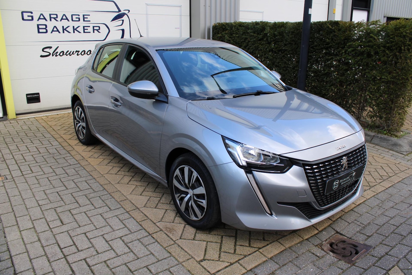 Peugeot 208 - 1.2 PureTech Blue Lease Active Automaat 360 Camera Full-Navigatie Led Cruise-Control - AutoWereld.nl