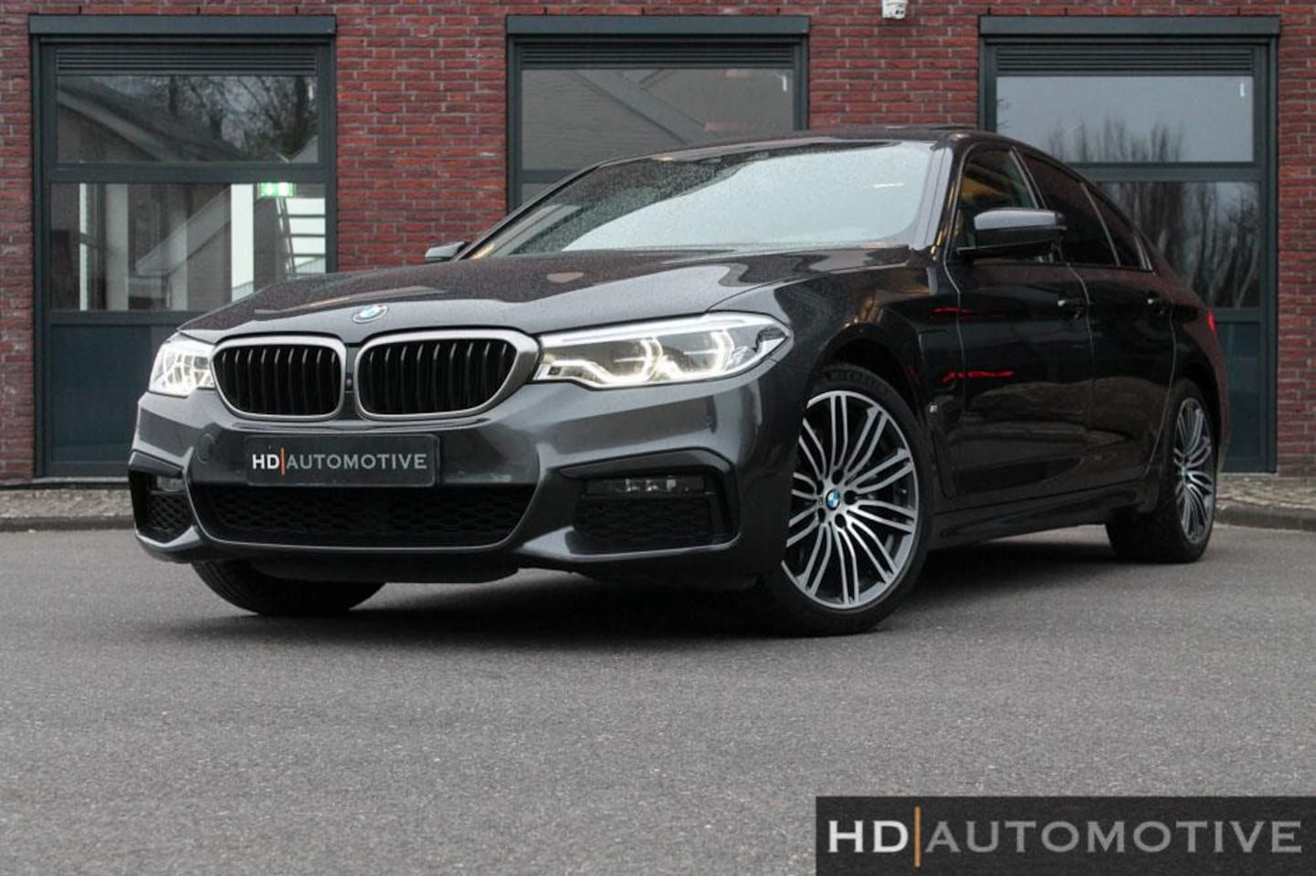 BMW 5-serie - 530e iPerformance High Executive M-PAKKET|DAK|360CAM|LEDER - AutoWereld.nl