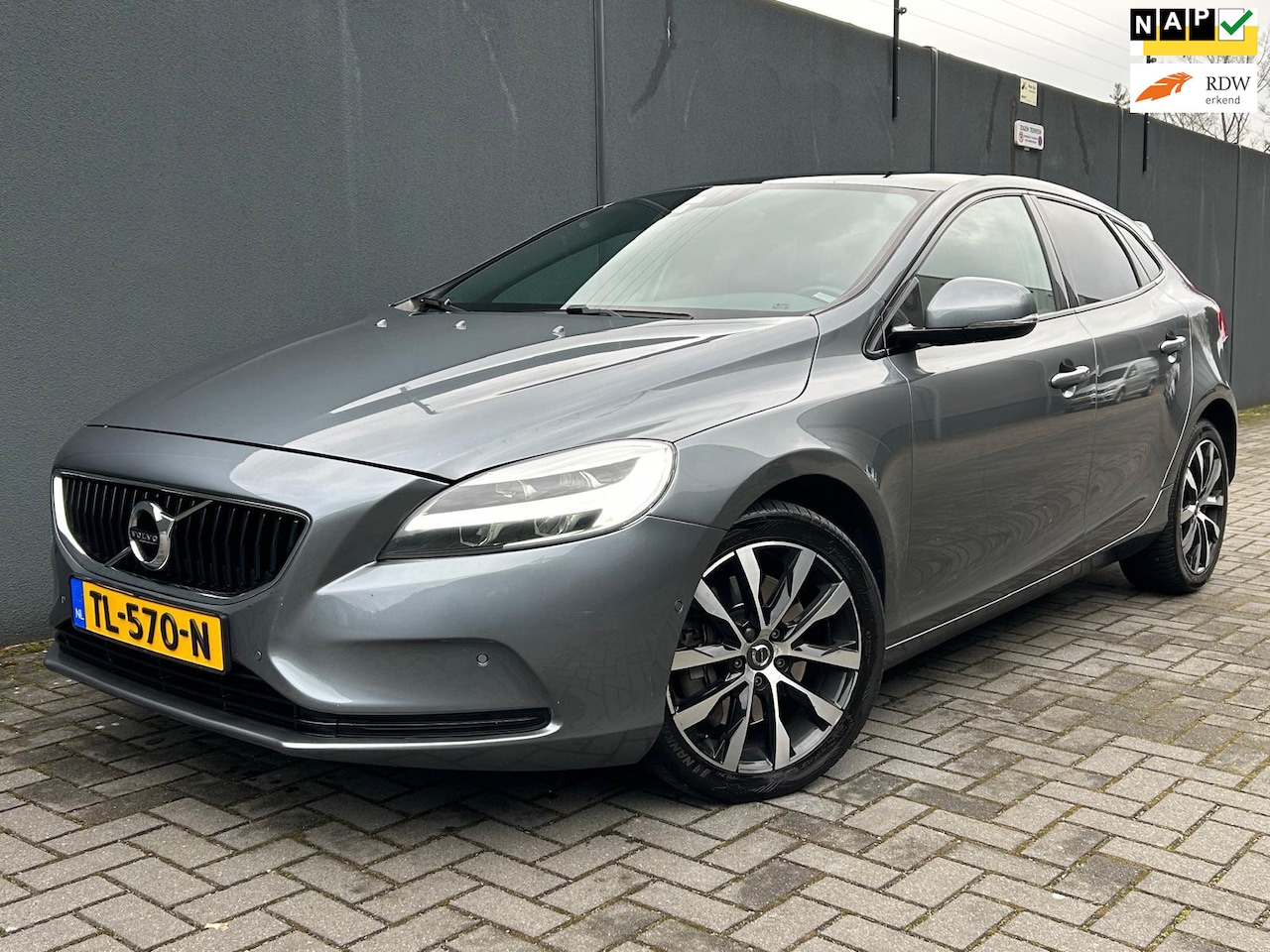 Volvo V40 - 1.5 T3 Dynamic / AUT / NAP / Full / Goed Onderh - AutoWereld.nl