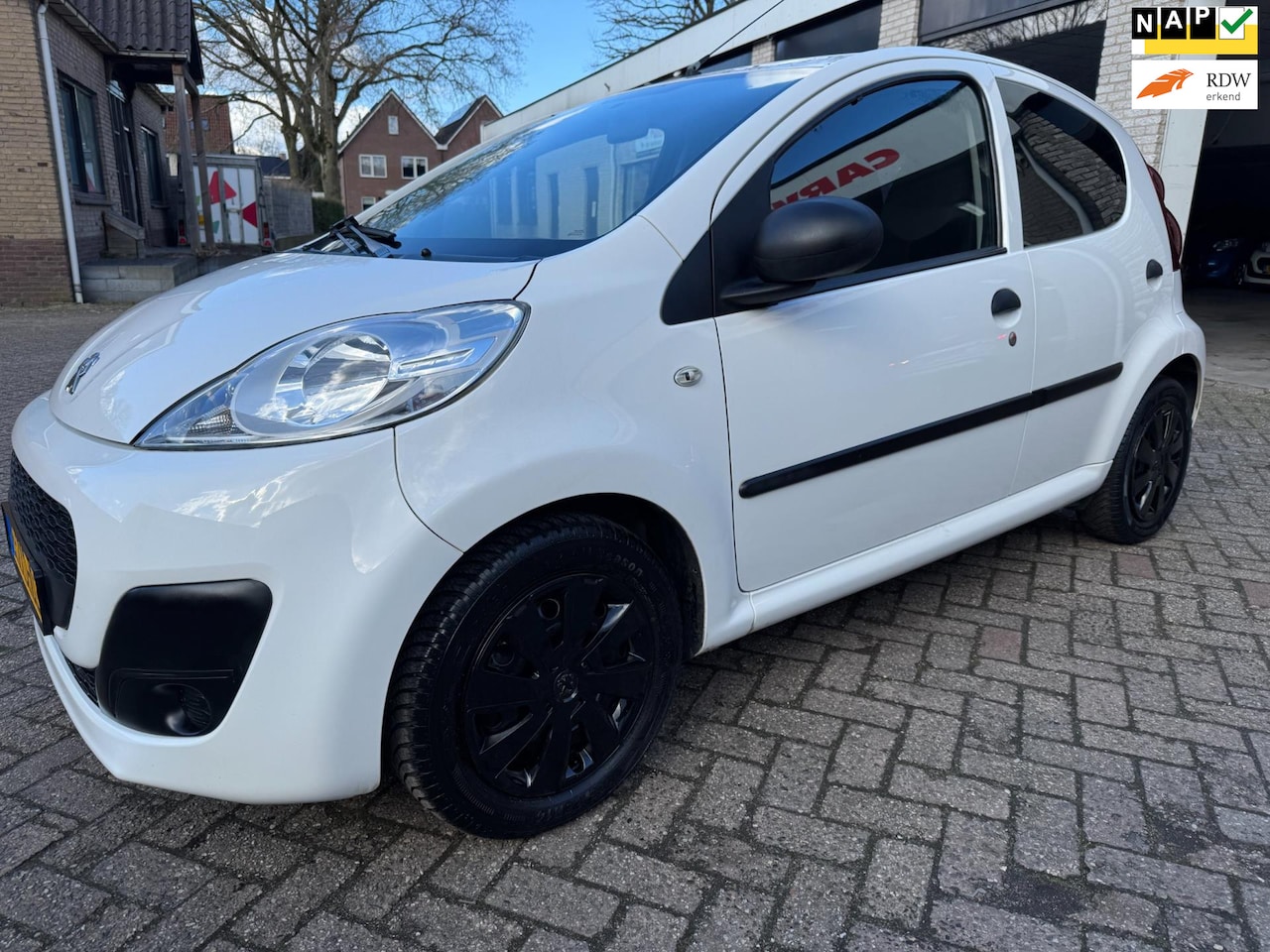 Peugeot 107 - 1.0 Urban Light Accent AIRCO ORG 102138 KM NAP RECENT KLEINE BEURT GEHAD NW APK AFLEVERING - AutoWereld.nl