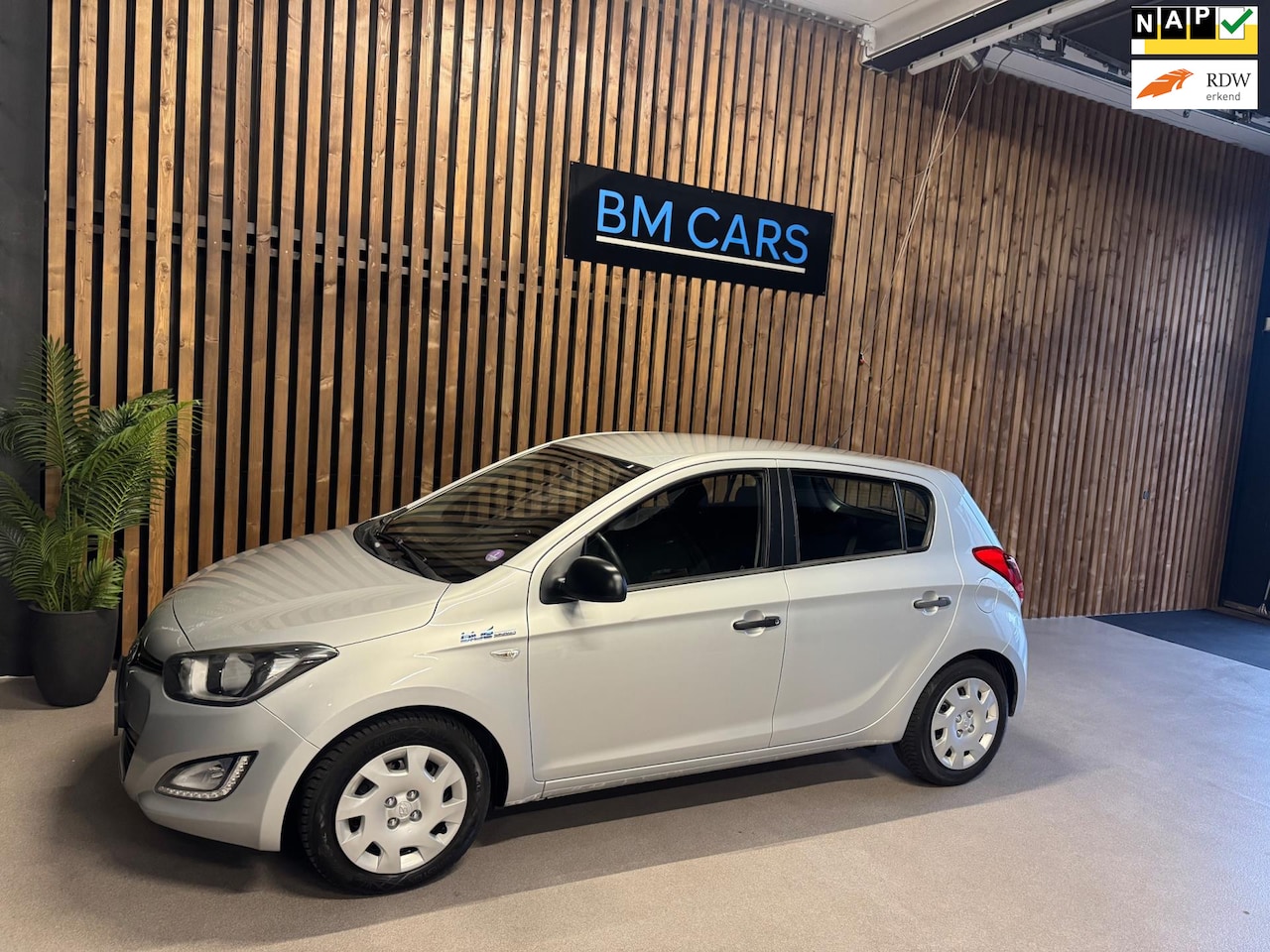 Hyundai i20 - 1.2i Business Edition Airco,Led,Trekhaak - AutoWereld.nl