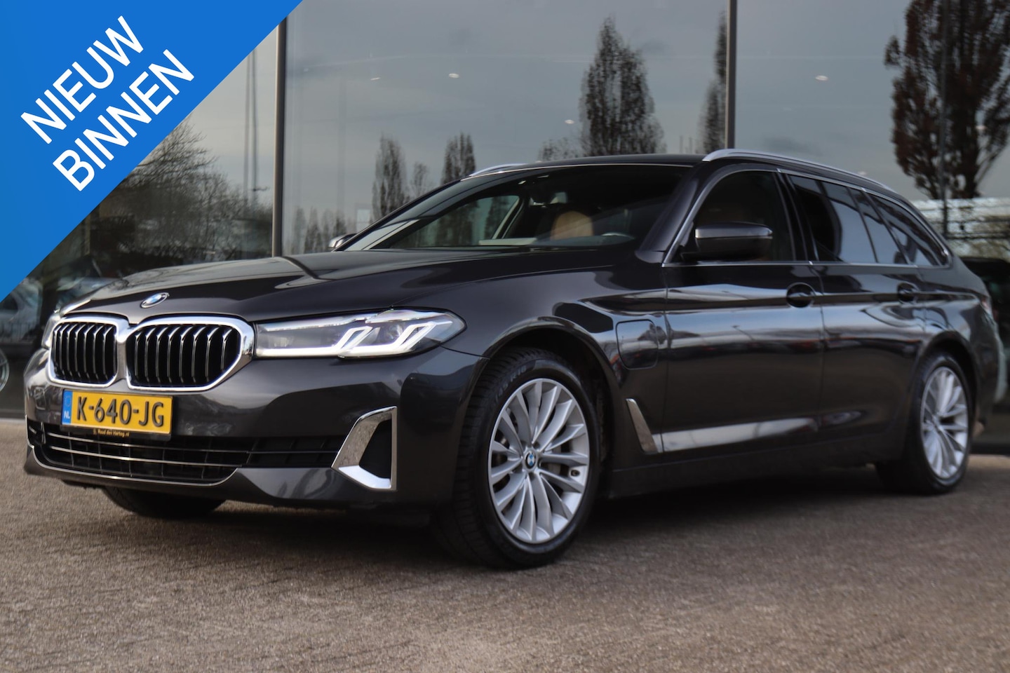 BMW 5-serie Touring - 530E XDRIVE HIGH EXECUTIVE LUXURY | ORIG NL | MEMORY | ELEK. TREKHAAK | LED | KEY-LESS | C - AutoWereld.nl