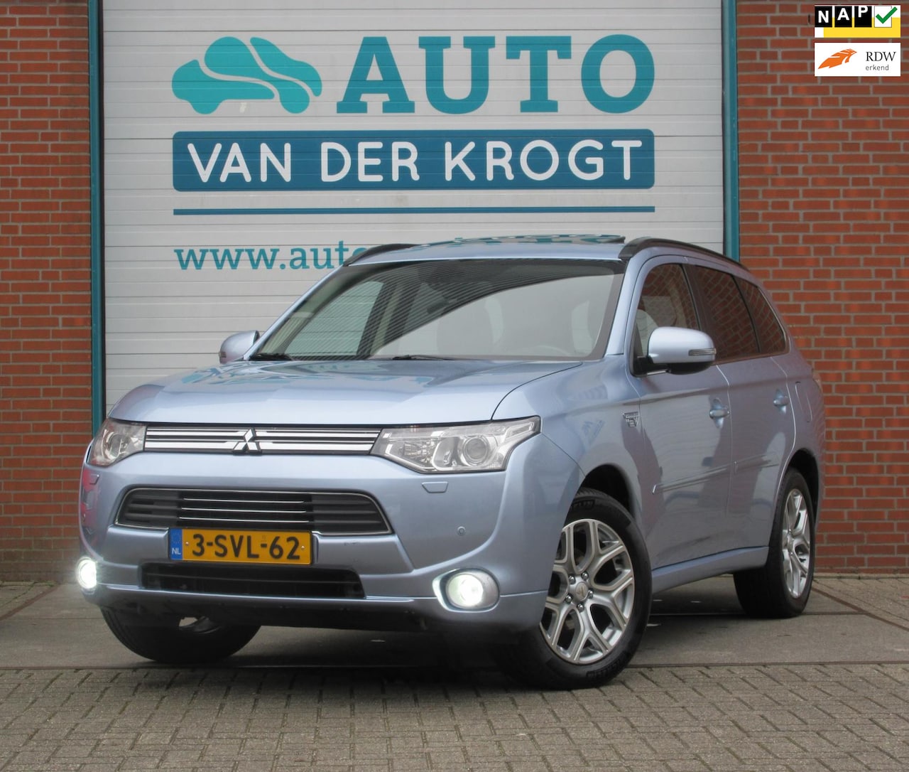 Mitsubishi Outlander - 2.0 PHEV instyle 2.0 PHEV Instyle+, 1e Eig, Trekhaak, Open dak, Lage km. - AutoWereld.nl