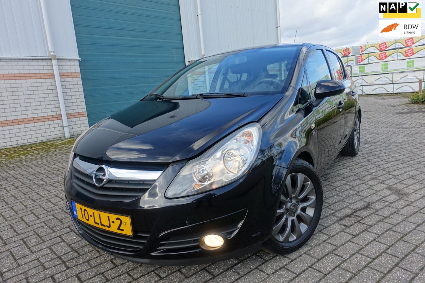 Opel Corsa - 1.2-16V '111' Edition - 5 drs -lm velgen - AutoWereld.nl