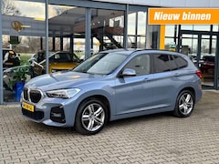 BMW X1 - sDrive18i High Executive - navi - stoelverwarming - trekhaak