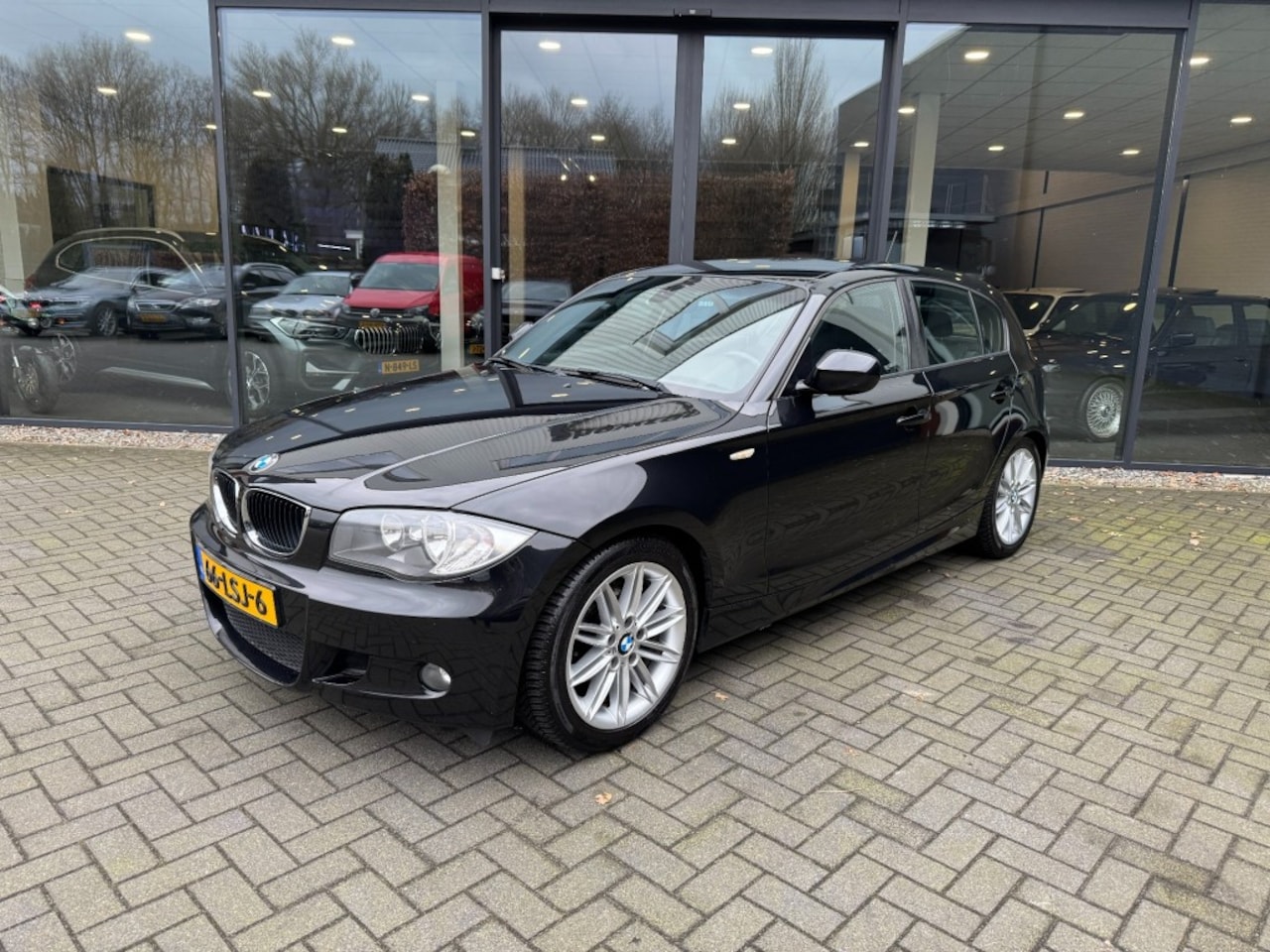 BMW 1-serie - 116i 2.0 M-Sport,Half leer,Clima,Multi Stuur,Dealer OH,LMV - AutoWereld.nl