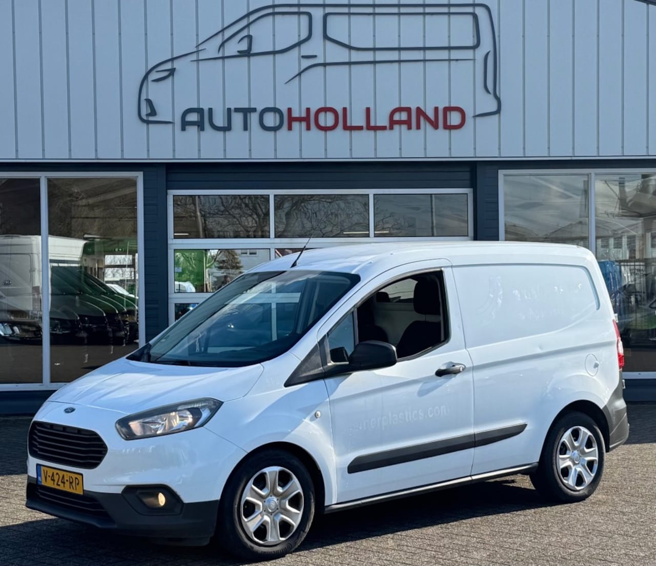 Ford Transit Courier - 1.5 TDCI 55KW 75PK EURO 6 AIRCO/ SCHUIFDEUR/ TREKHAAK/ 100% DEAL - AutoWereld.nl