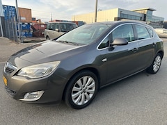 Opel Astra - 1.4 Turbo Cosmo 2011