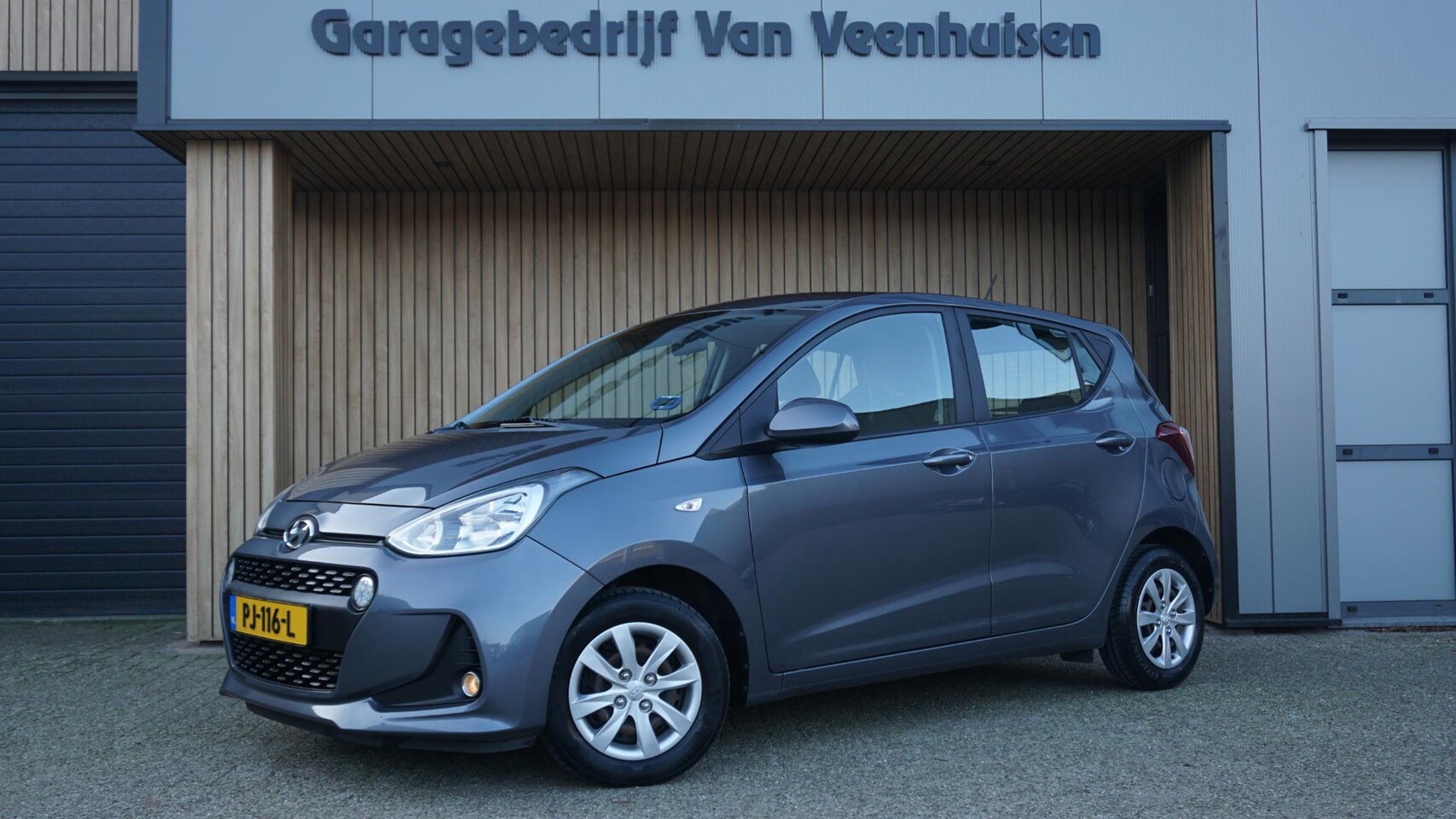 Hyundai i10 - 1.0i 67pk 5Drs Comfort 5Drs Navi Airco Cruise Control Bluetooth PDC *NL auto* Keurig exemp - AutoWereld.nl