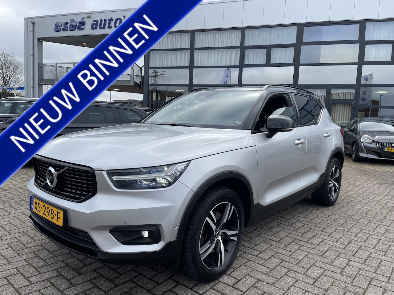 Volvo XC40 - 2.0 T4 AWD Automaat R-Design Navigatie Trekhaak 2000 kg Panoramadak ACC Leder Elek stoelen - AutoWereld.nl