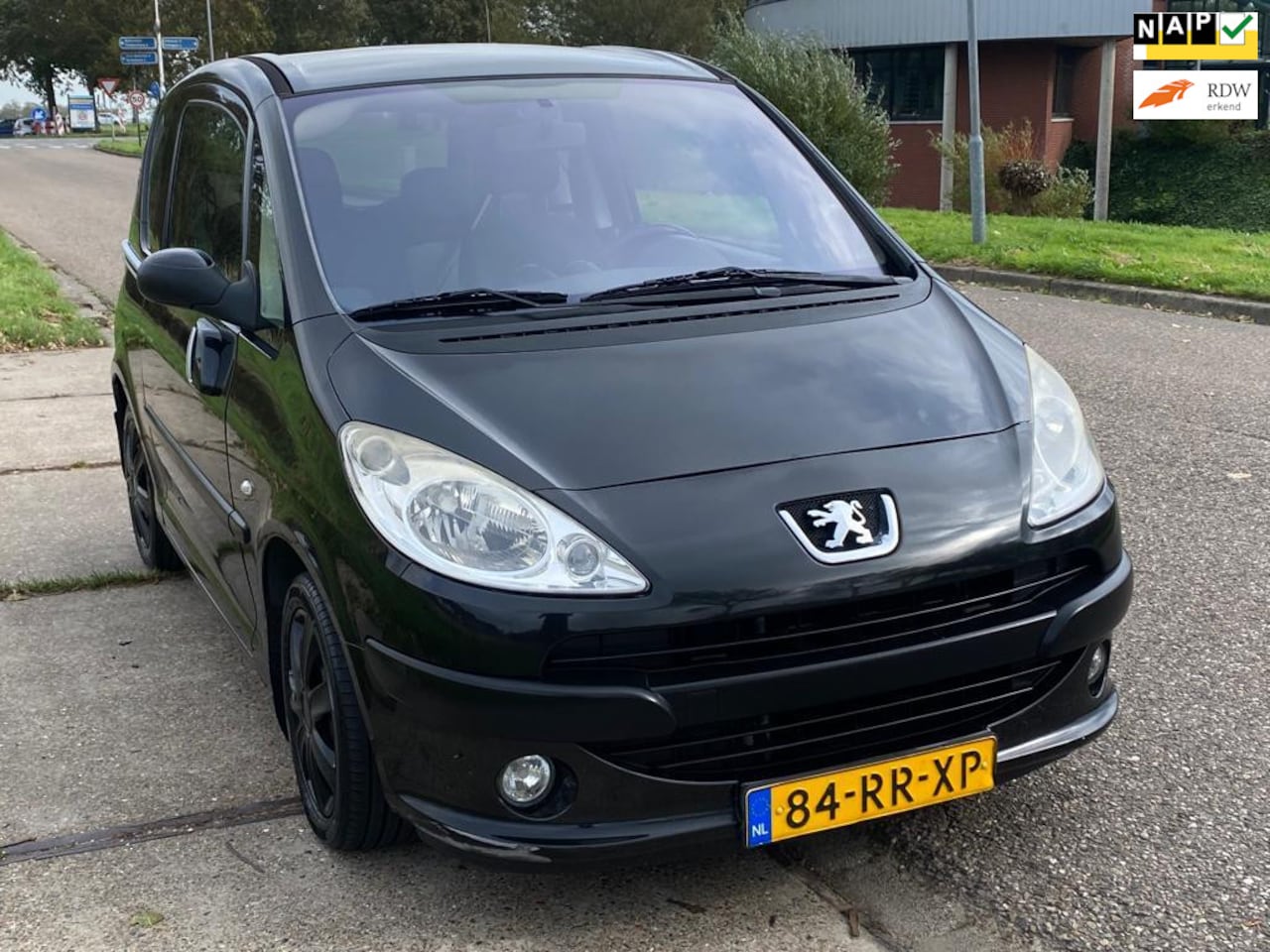 Peugeot 1007 - 1.4 Gentry 3-Drs Stuurbekrachtiging Airco Electric pakket ESP Audio/CD Trekhaak Dealeronde - AutoWereld.nl