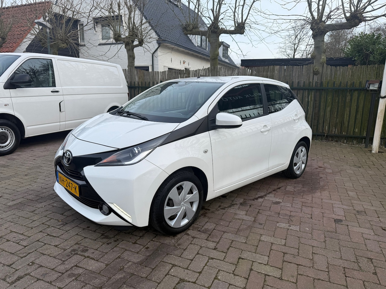 Toyota Aygo - 1.0 VVT-i x-play Airco Cruise APK 02-2026 Camera Bluetooth - AutoWereld.nl