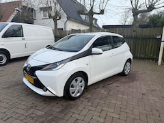 Toyota Aygo - 1.0 VVT-i x-play Airco Cruise APK 02-2026 Camera Bluetooth